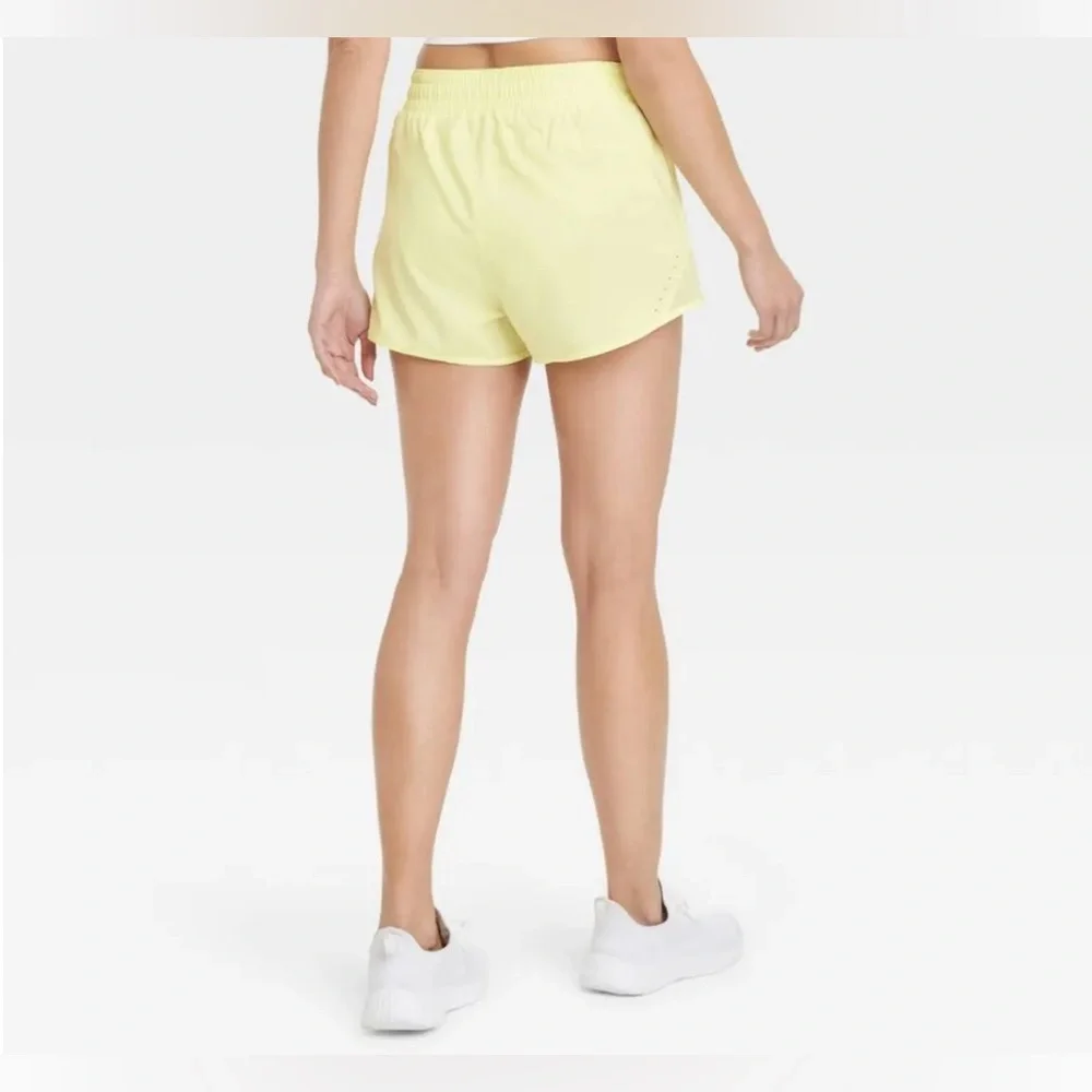 NWT Women's Mid-Rise Run Shorts 3
